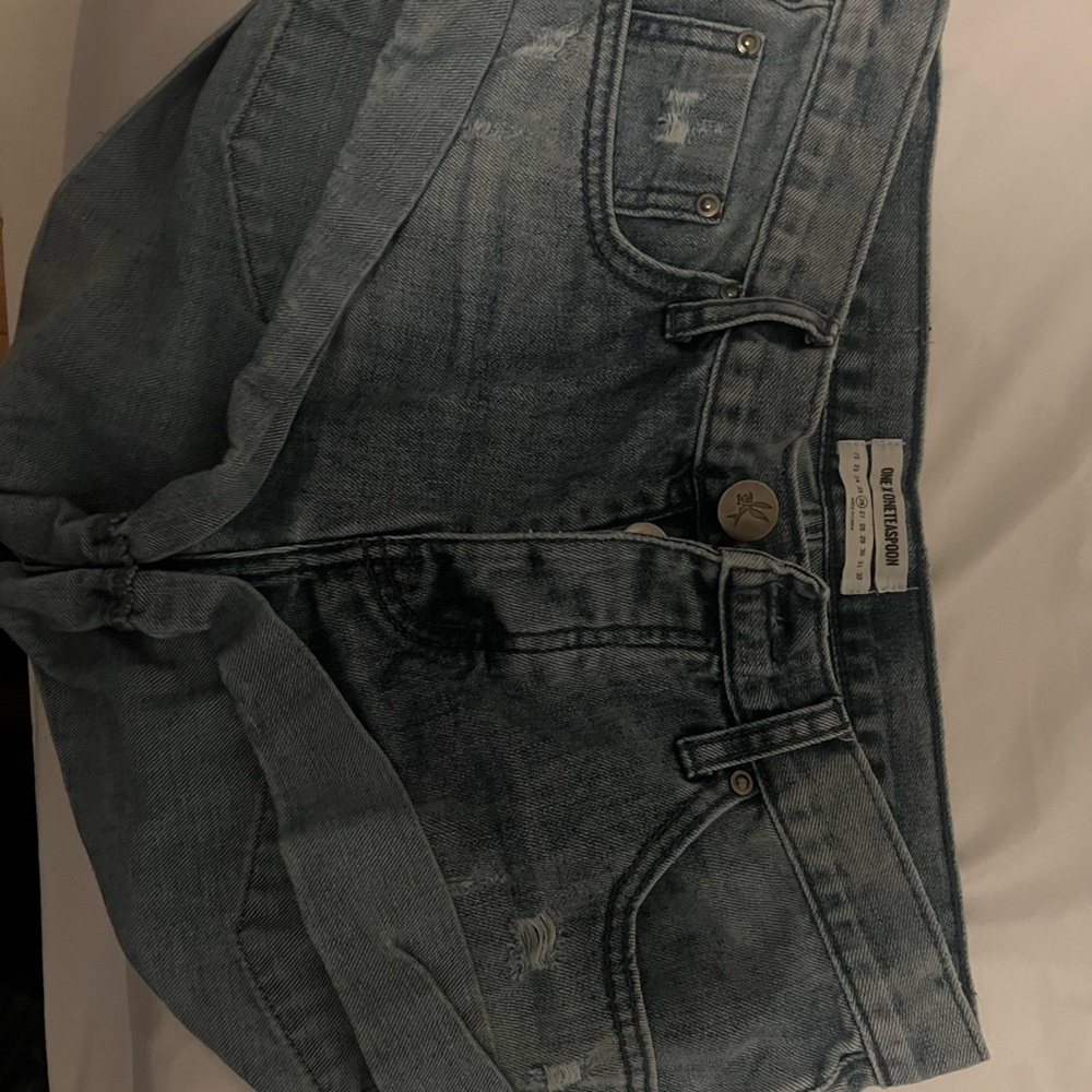 Blue one teaspoon shorts very good condition size 26 but fit like 25!!